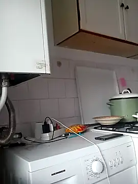 alinaalinutzq online show from November 25, 2025, 2:17 pm