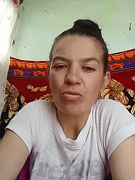 alinaalinutzq online show from May 20, 2026, 11:18 am