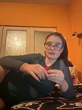 Snapshot of Larra69 chatting on December 4, 2025, 5:34 pm Larra69 online show from December 4, 2025, 5:34 pm