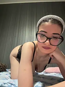 Larra69 online show from April 12, 2026, 5:38 pm