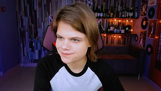 Snapshot of EllieMurler chatting on November 11, 2025, 9:04 am EllieMurler online show from November 11, 2025, 9:04 am