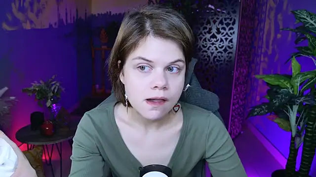 Snapshot of EllieMurler chatting on November 12, 2025, 9:13 am EllieMurler online show from November 12, 2025, 9:13 am