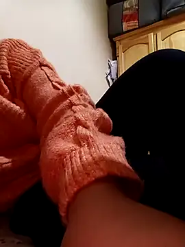 Mroma89six online show from December 4, 2025, 11:42 am