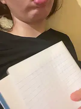 Mroma89six online show from September 21, 2025, 3:28 pm