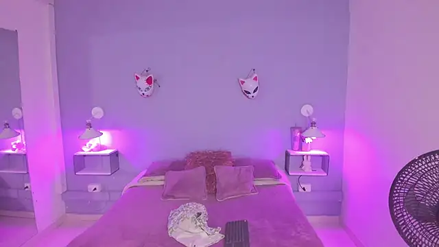 Zoe Lynch  online show from September 25, 2025, 11:49 am