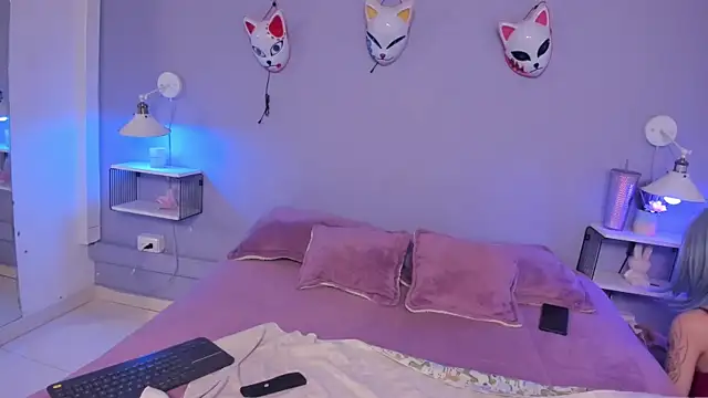 Zoe Lynch  online show from November 14, 2025, 11:58 am