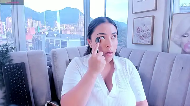 Snapshot of Zoey_thompson chatting on October 4, 2025, 7:37 pm Zoey thompson online show from October 4, 2025, 7:37 pm