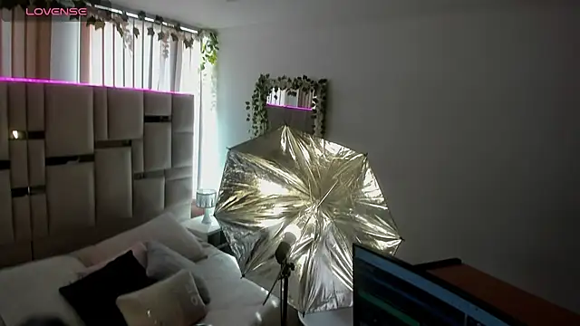 Snapshot of Zoey_thompson chatting on December 2, 2025, 7:48 pm Zoey thompson online show from December 2, 2025, 7:48 pm