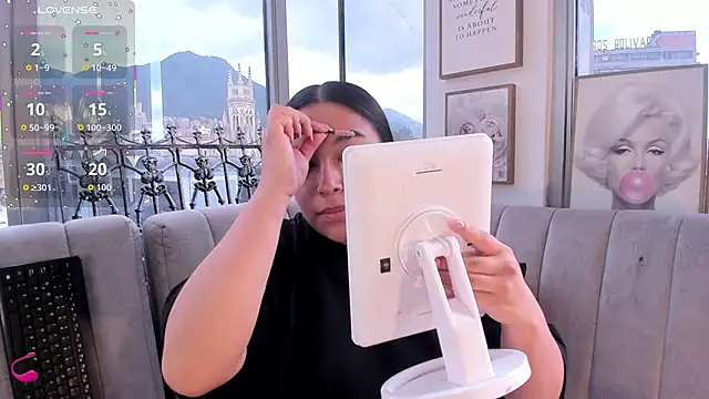 Snapshot of Zoey_thompson chatting on October 15, 2025, 7:44 pm Zoey thompson online show from October 15, 2025, 7:44 pm