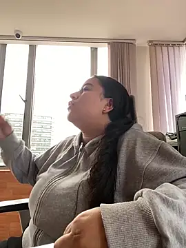 Zoey thompson online show from March 27, 2026, 7:48 pm