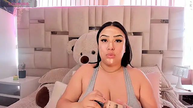 Snapshot of Zoey_thompson chatting on September 16, 2025, 8:21 pm Zoey thompson online show from September 16, 2025, 8:21 pm