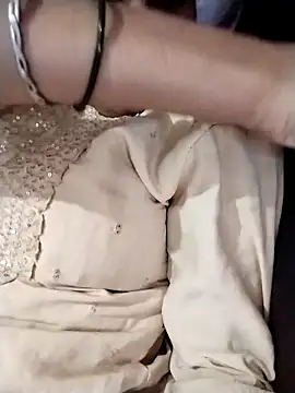 Sofia kuuu online show from November 5, 2025, 8:17 am