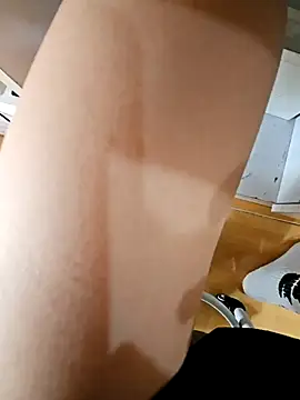 Snapshot of Nail_Yummy chatting on November 3, 2025, 3:12 am Nail Yummy online show from November 3, 2025, 3:12 am