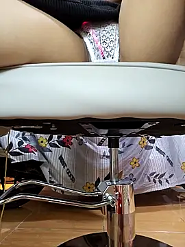 Snapshot of Nail_Yummy chatting on December 16, 2025, 12:31 pm Nail Yummy online show from December 16, 2025, 12:31 pm