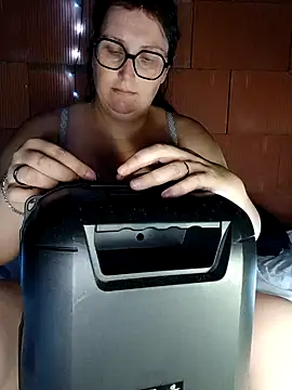 Snapshot of Fformesx chatting on September 19, 2025, 4:11 pm Fformesx online show from September 19, 2025, 4:11 pm