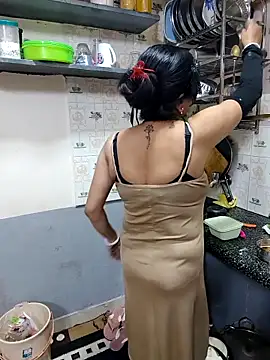 Queen Nightt online show from December 17, 2025, 5:34 am