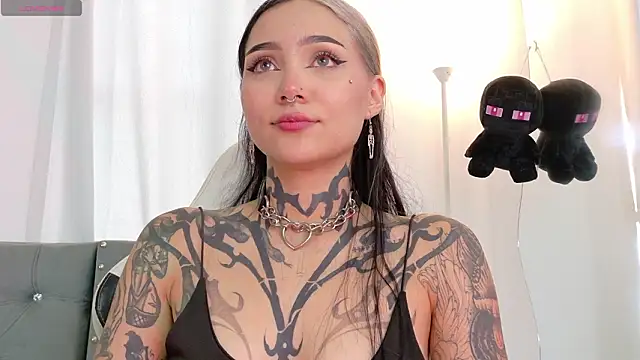 sara queen10 online show from February 18, 2026, 5:53 pm