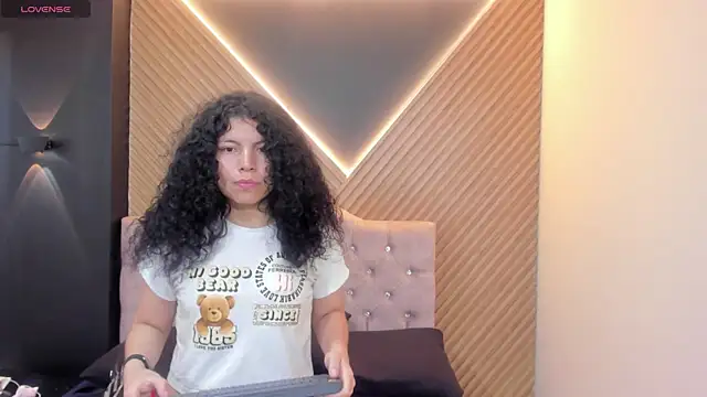 angelita martins online show from November 21, 2025, 9:25 pm