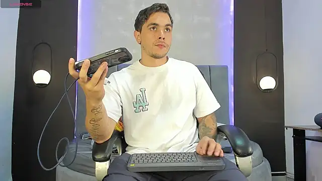 Liam walk  online show from October 21, 2025, 7:02 pm