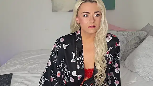 kinkylilsweetie online show from January 13, 2026, 7:56 am