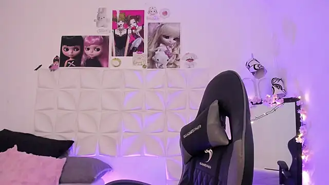 Snapshot of JuliethMoss chatting on December 4, 2025, 8:19 pm JuliethMoss online show from December 4, 2025, 8:19 pm