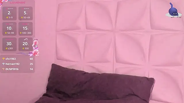 Snapshot of JuliethMoss chatting on November 9, 2025, 8:29 am JuliethMoss online show from November 9, 2025, 8:29 am