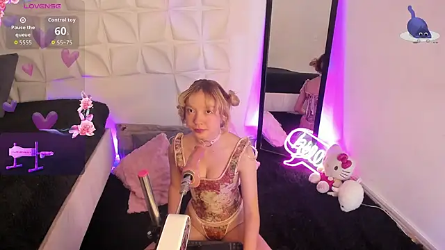 Snapshot of JuliethMoss chatting on September 9, 2025, 7:45 pm JuliethMoss online show from September 9, 2025, 7:45 pm