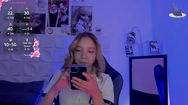 Snapshot of JuliethMoss chatting on November 10, 2025, 12:48 am JuliethMoss online show from November 10, 2025, 12:48 am