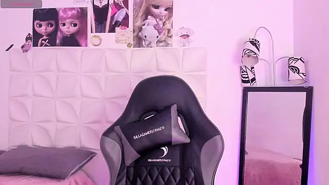 Snapshot of JuliethMoss chatting on November 13, 2025, 8:24 pm JuliethMoss online show from November 13, 2025, 8:24 pm