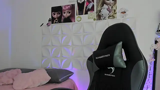 Snapshot of JuliethMoss chatting on November 24, 2025, 9:37 pm JuliethMoss online show from November 24, 2025, 9:37 pm