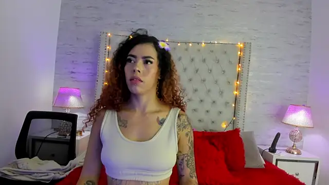 Snapshot of Pamelamiler__ chatting on June 9, 2026, 1:01 pm Pamelamiler online show from June 9, 2026, 1:01 pm