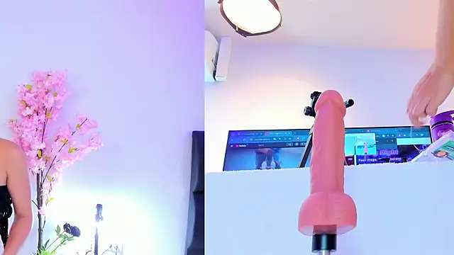 maily zanss online show from December 4, 2025, 7:35 pm