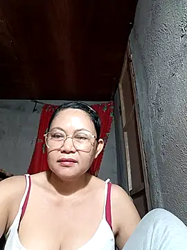 Everleigh mom online show from October 28, 2025, 7:46 pm