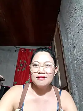 Everleigh mom online show from November 30, 2025, 8:20 pm