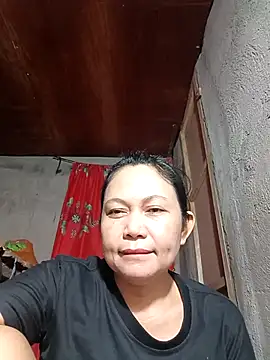 Everleigh mom online show from November 2, 2025, 9:47 am