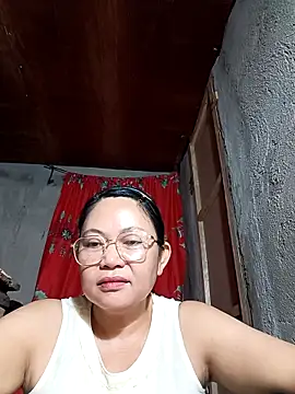 Everleigh mom online show from October 22, 2025, 8:08 pm