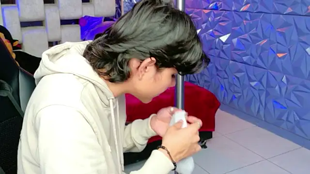 alandelrey57 online show from March 4, 2026, 1:30 pm