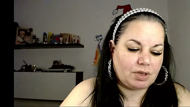 Snapshot of andreea2011 chatting on December 14, 2025, 8:09 am andreea2011 online show from December 14, 2025, 8:09 am