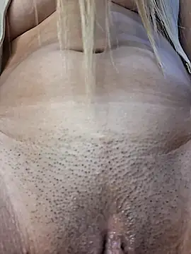 Snapshot of Elianasuarezz chatting on November 30, 2025, 1:06 am Elianasuarezz online show from November 30, 2025, 1:06 am