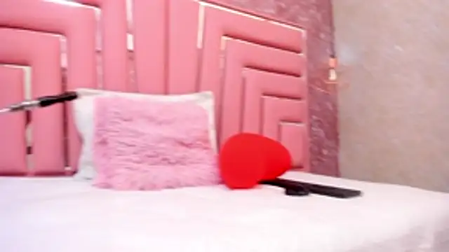 ALYANNA HOT  online show from February 17, 2026, 11:40 am