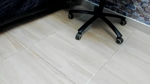 ALYANNA HOT  online show from December 4, 2025, 11:42 am