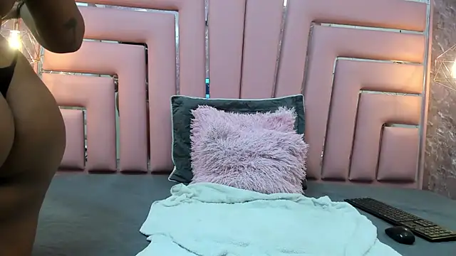 ALYANNA HOT  online show from February 12, 2026, 11:32 am