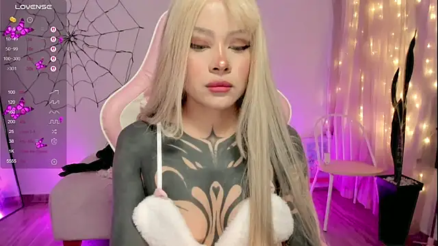 Snapshot of AlinaLukyanova chatting on December 2, 2025, 4:03 am AlinaLukyanova online show from December 2, 2025, 4:03 am