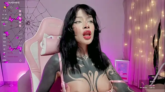 Snapshot of AlinaLukyanova chatting on November 21, 2025, 4:33 am AlinaLukyanova online show from November 21, 2025, 4:33 am