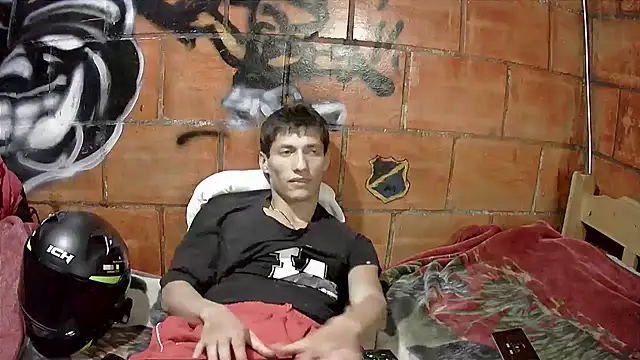 Snapshot of alexandercruz chatting on July 5, 2026, 4:19 am alexandercruz online show from July 5, 2026, 4:19 am