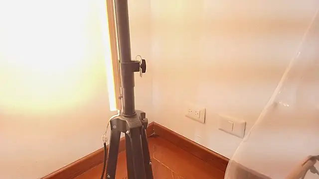 zarah andrew   online show from October 7, 2025, 11:55 am