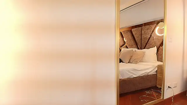 zarah andrew   online show from September 30, 2025, 12:11 pm