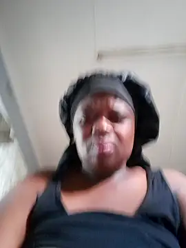 cairococo online show from November 19, 2025, 4:07 pm