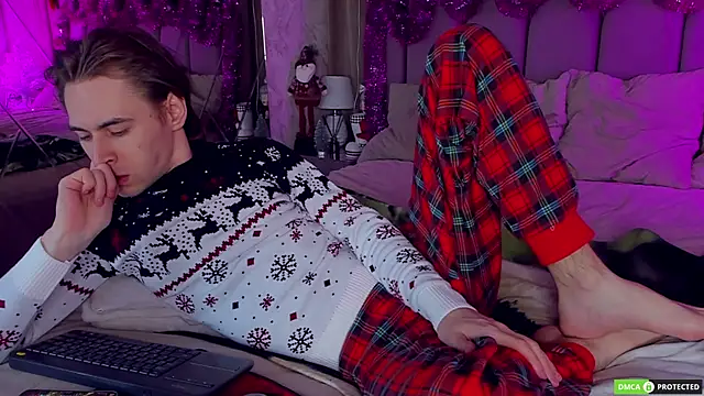 WilliamDyson online show from December 22, 2025, 3:17 am