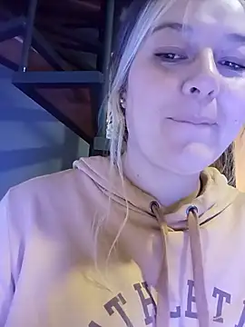 Snapshot of Fernandar2025 chatting on November 14, 2025, 12:36 am Fernandar2025 online show from November 14, 2025, 12:36 am